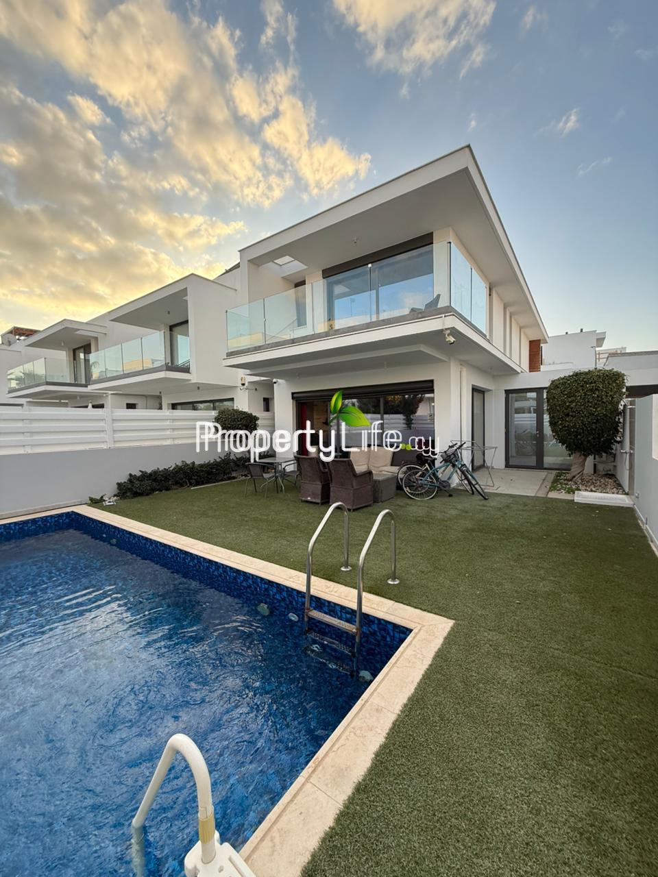 MESOYIOS PARK VILLAS LIVADIA 4 BEDROOM VILLA WITH HEATED POOL FOR SALE